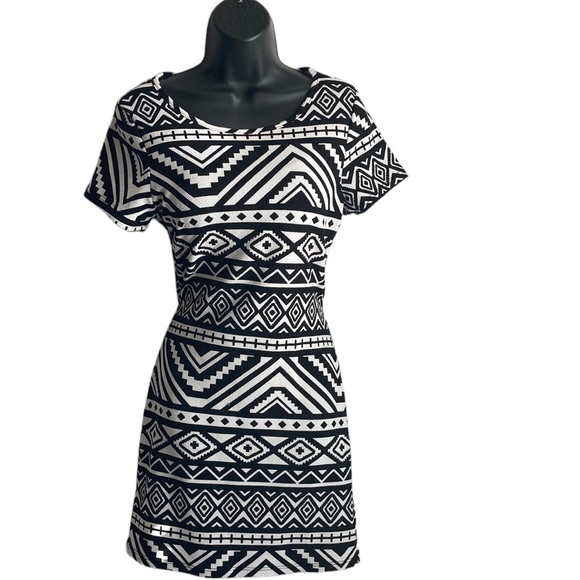 Shasa Geometric Print Open Waist Bodycon Dress Size Large (Juniors) - Picture 2 of 11